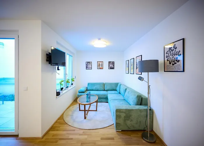 Apartment Schoen Eingerichtetes Mit Terrasse *