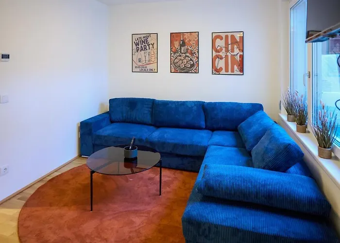 Schoen Eingerichtetes Mit Terrasse Apartment Vienna