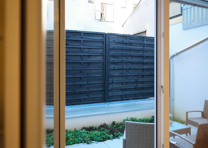 Schoen Eingerichtetes Mit Terrasse *
