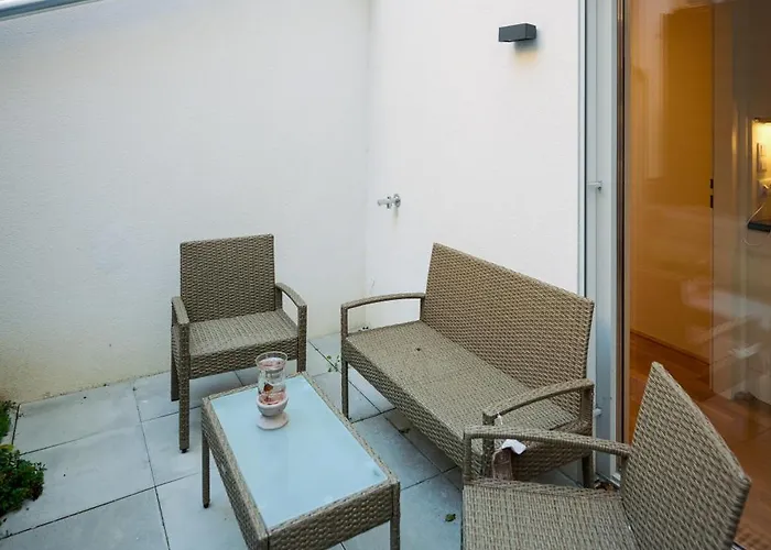 Apartment Schoen Eingerichtetes Mit Terrasse